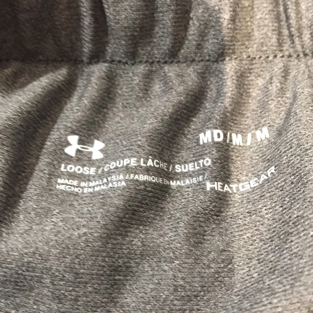 NWT Under Armour womens heatgear shorts.  Grey/Black size M - Picture 3 of 4